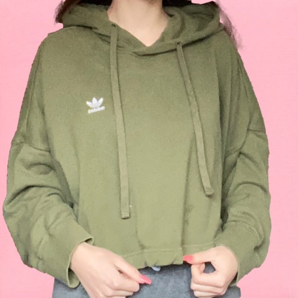 𝅺adidas women’s dark green cropped hoodie